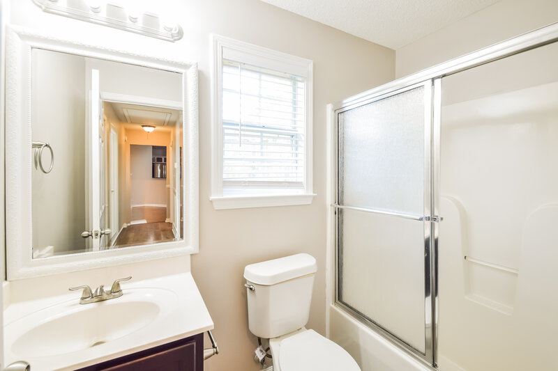 1,910/Mo, 7443 Glennmere Way Cordova, TN 38018 Bathroom View