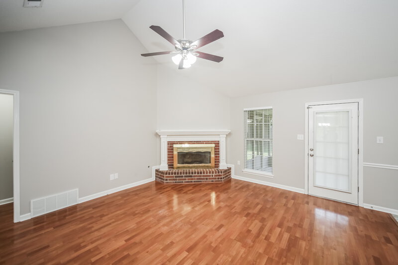 1,695/Mo, 7329 Bridle Ln Southaven, MS 38671 Living Room View 2