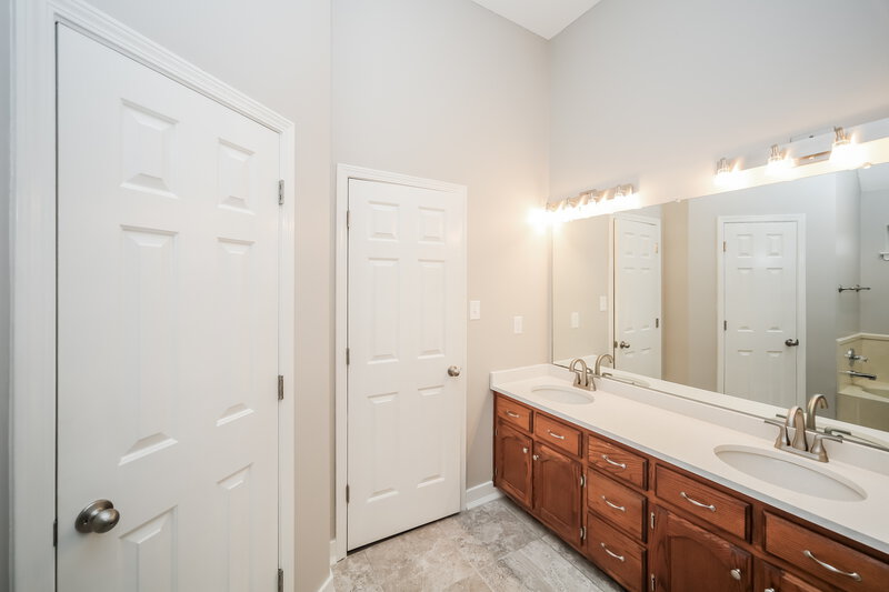 1,695/Mo, 7329 Bridle Ln Southaven, MS 38671 Main Bathroom View