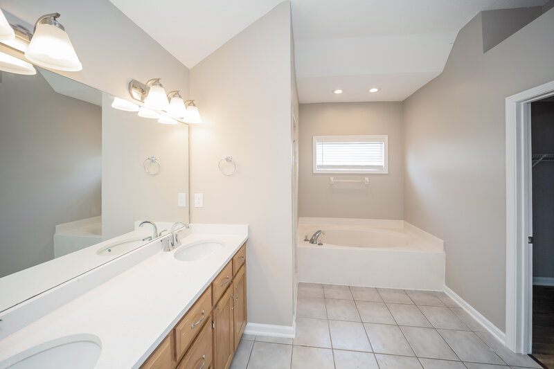 1,935/Mo, 7377 Ivy Trails Cv Olive Branch, MS 38654 Main Bathroom View
