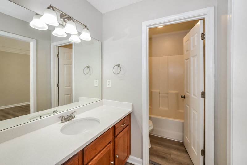 1,585/Mo, 1153 Cross Valley Cv Cordova, TN 38018 Main Bathroom View