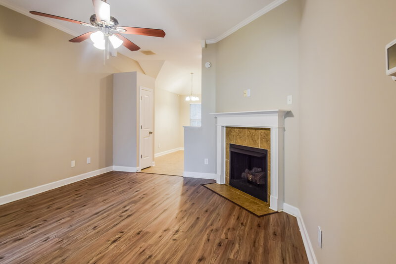1,895/Mo, 6304 Kingsview Dr Horn Lake, MS 38637 Living Room View 2