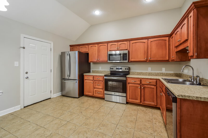 1,895/Mo, 6304 Kingsview Dr Horn Lake, MS 38637 Kitchen View 2