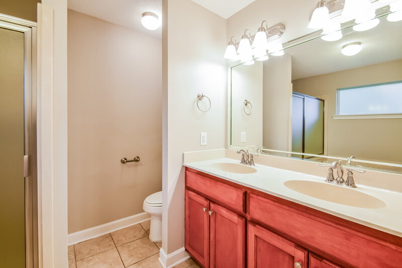 1,895/Mo, 6304 Kingsview Dr Horn Lake, MS 38637 Main Bathroom View 2
