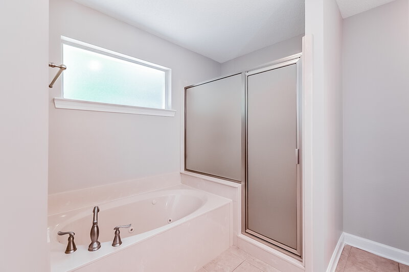 1,840/Mo, 6304 Kingsview Dr Horn Lake, MS 38637 Bathroom View