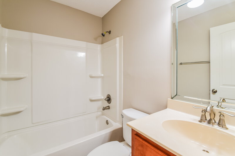 1,895/Mo, 6304 Kingsview Dr Horn Lake, MS 38637 Bathroom View
