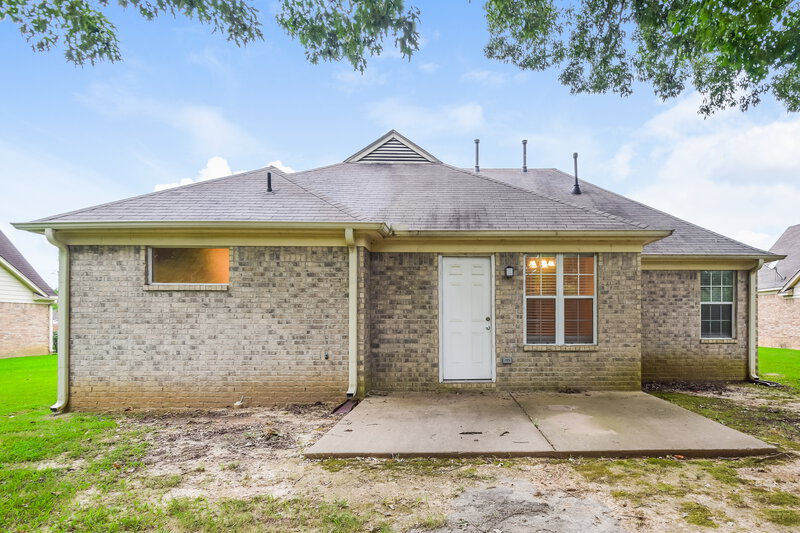 1,895/Mo, 6304 Kingsview Dr Horn Lake, MS 38637 Rear View