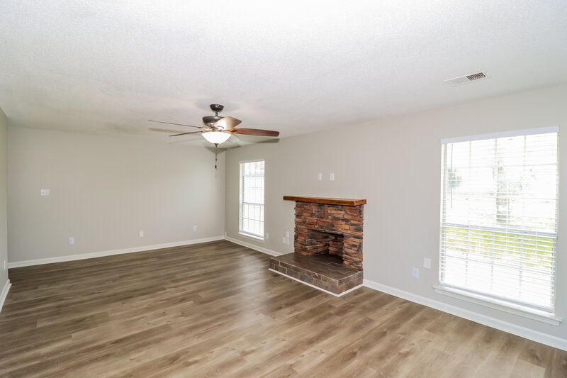 1,500/Mo, 775 Stowewood Dr Southaven, MS 38671 Living Room View 2