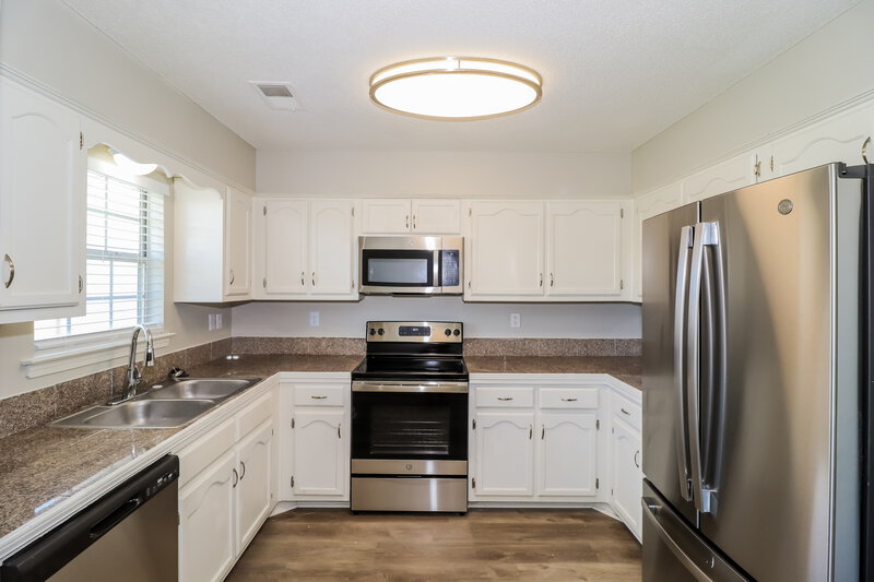 1,500/Mo, 775 Stowewood Dr Southaven, MS 38671 Kitchen View