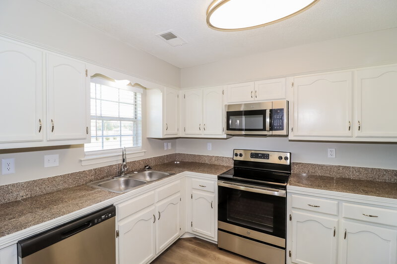 1,500/Mo, 775 Stowewood Dr Southaven, MS 38671 Kitchen View 2