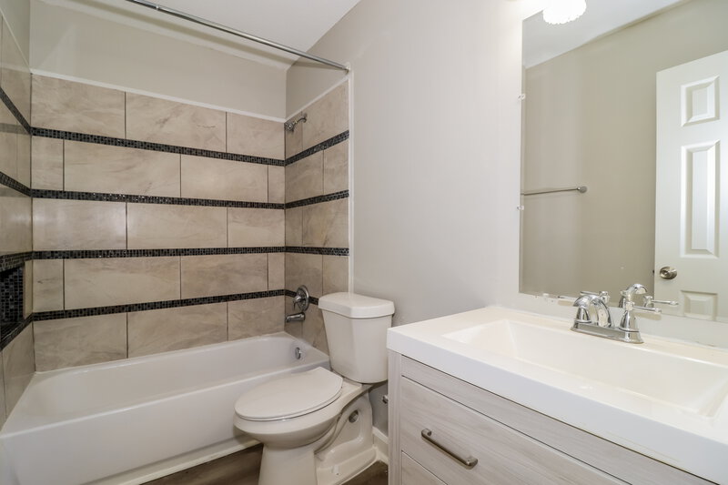 1,500/Mo, 775 Stowewood Dr Southaven, MS 38671 Bathroom View