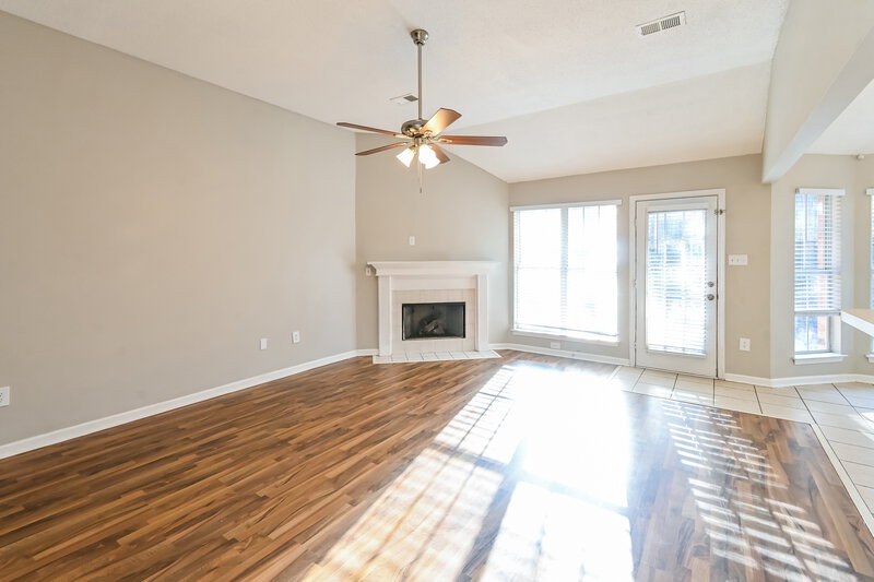 1,845/Mo, 658 Timber Crk S Hernando, MS 38632 Living Room View 2