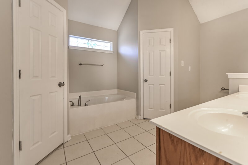 1,845/Mo, 658 Timber Crk S Hernando, MS 38632 Main Bathroom View