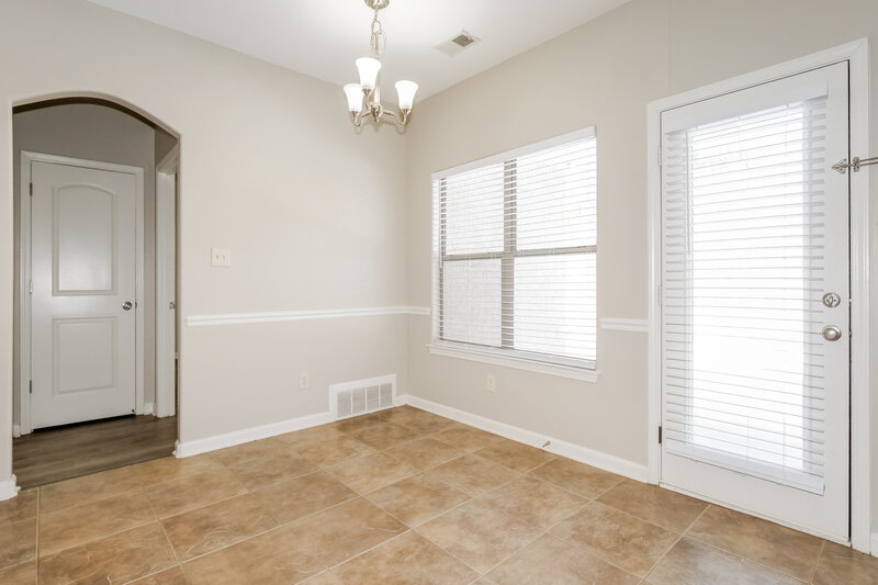 1,810/Mo, 295 Garden Springs Dr Oakland, TN 38060 Dining Room View 2