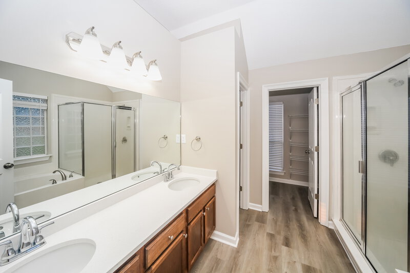 2,010/Mo, 5611 Sparrow Run Olive Branch, MS 38654 Main Bathroom View