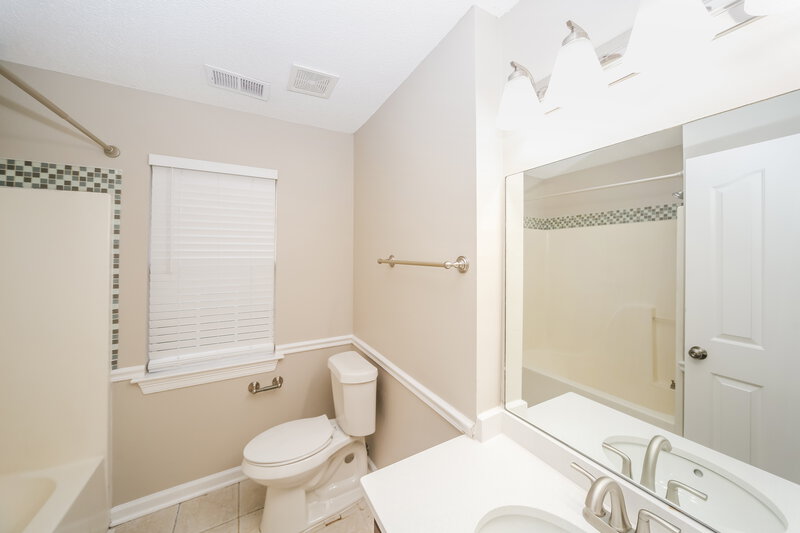 1,990/Mo, 5611 Sparrow Run Olive Branch, MS 38654 Bathroom View