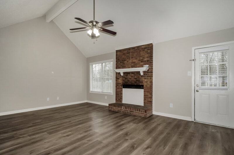 1,730/Mo, 5733 Crievewood Dr Memphis, TN 38135 Living Room View