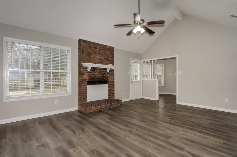 1,730/Mo, 5733 Crievewood Dr Memphis, TN 38135 Living Room View 2