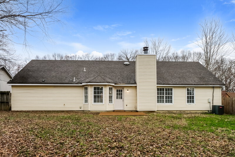 1,730/Mo, 5733 Crievewood Dr Memphis, TN 38135 Rear View