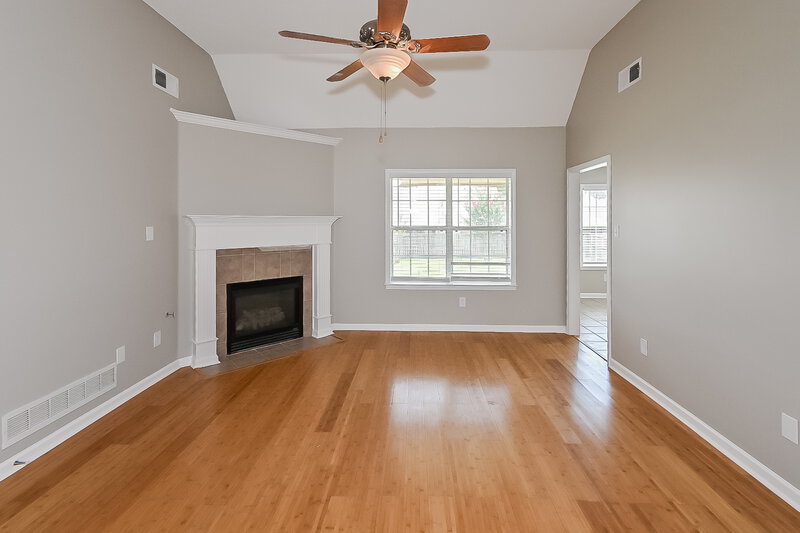 1,870/Mo, 3130 McIngvale Rd Hernando, MS 38632 Living Room View