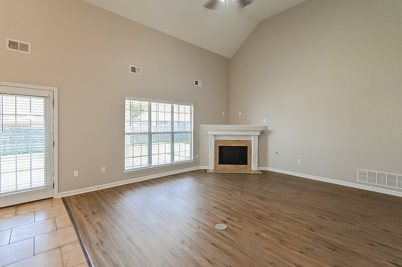 1,925/Mo, 2744 Russum Dr Southaven, MS 38672 Living Room View 2