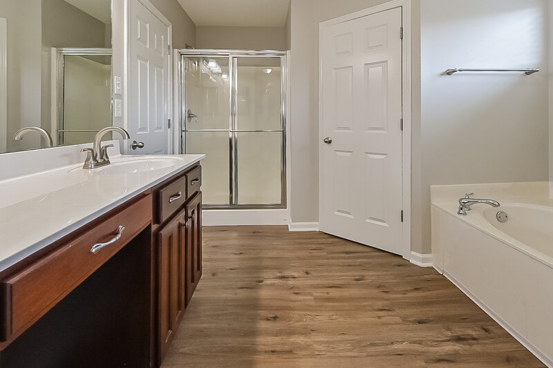 1,925/Mo, 2744 Russum Dr Southaven, MS 38672 Main Bathroom View 2