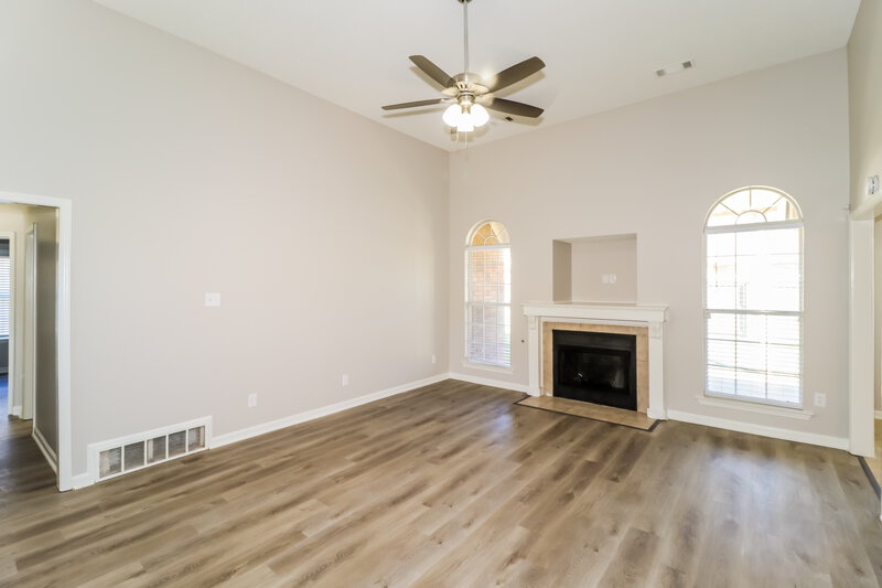 2,740/Mo, 205 Cameron Dr Oakland, TN 38060 Living Room View 2