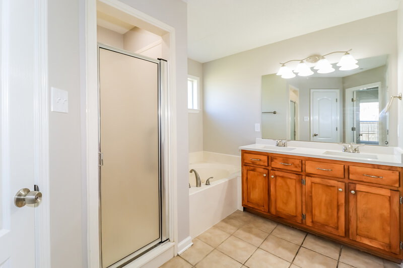 2,740/Mo, 205 Cameron Dr Oakland, TN 38060 Main Bathroom View