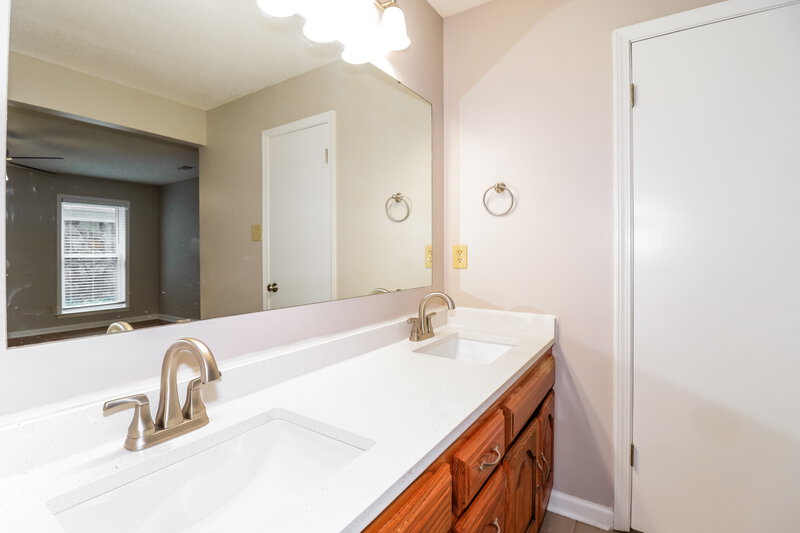 1,780/Mo, 7074 Scepter Dr Bartlett, TN 38135 Main Bathroom View