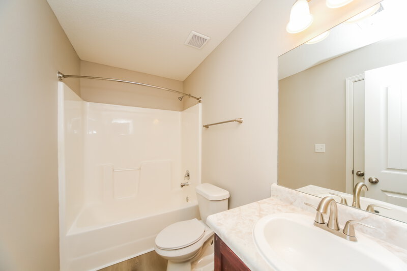 2,430/Mo, 4521 Oakden Ln Memphis, TN 38125 Bathroom View
