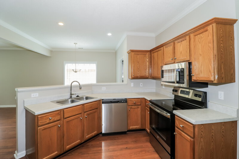 2,425/Mo, 10076 Woodland Grove Dr Lakeland, TN 38002 Kitchen View 2
