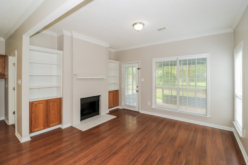 2,425/Mo, 10076 Woodland Grove Dr Lakeland, TN 38002 Den View