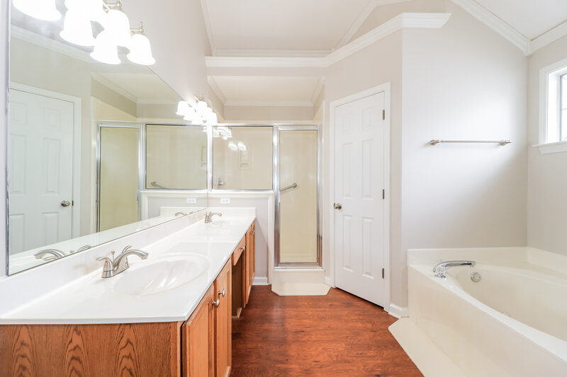 2,425/Mo, 10076 Woodland Grove Dr Lakeland, TN 38002 Main Bathroom View