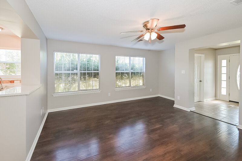 1,820/Mo, 1099 Cambrain Dr Memphis, TN 38134 Living Room View 2