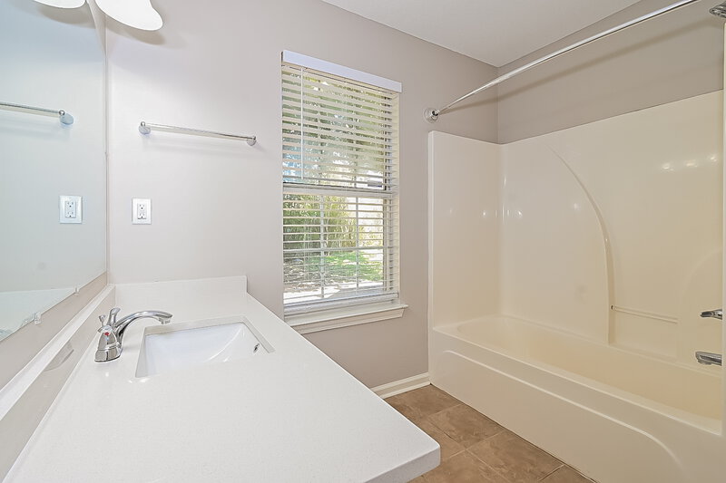 1,820/Mo, 1099 Cambrain Dr Memphis, TN 38134 Main Bathroom View