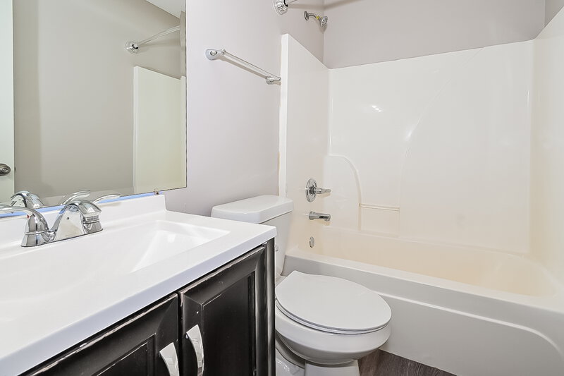 1,820/Mo, 1099 Cambrain Dr Memphis, TN 38134 Bathroom View