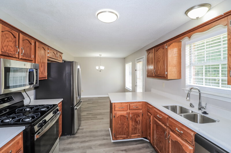 2,450/Mo, 3481 Earlynn Dr Bartlett, TN 38133 Kitchen View 2