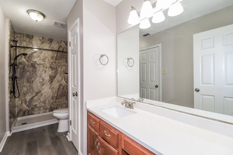 2,450/Mo, 3481 Earlynn Dr Bartlett, TN 38133 Main Bathroom View