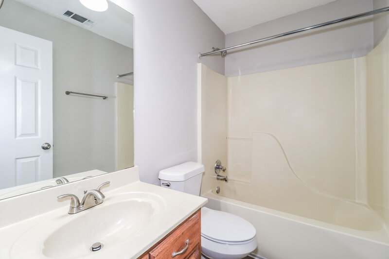 2,450/Mo, 3481 Earlynn Dr Bartlett, TN 38133 Bathroom View