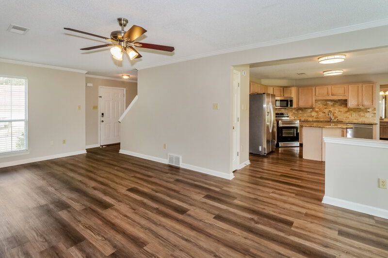 1,720/Mo, 5554 Lake Front Dr Horn Lake, MS 38637 Living Room View 2