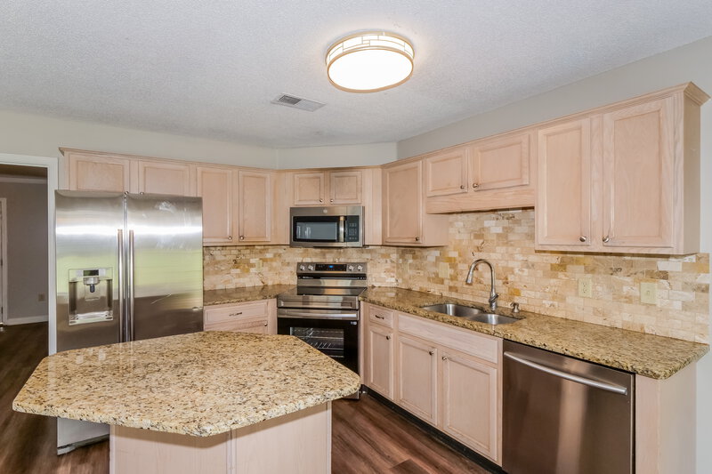1,720/Mo, 5554 Lake Front Dr Horn Lake, MS 38637 Kitchen View