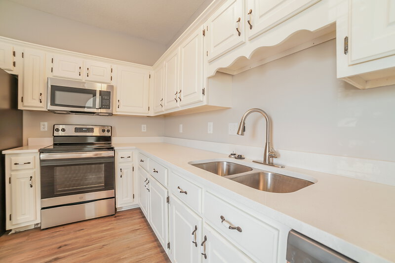 2,295/Mo, 8978 Shellflower Dr Southaven, MS 38671 Kitchen View 2