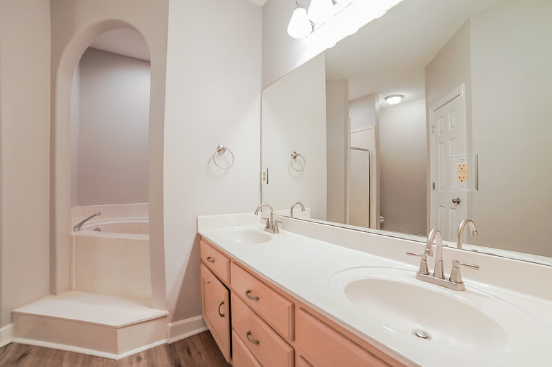 2,295/Mo, 8978 Shellflower Dr Southaven, MS 38671 Bathroom View 2