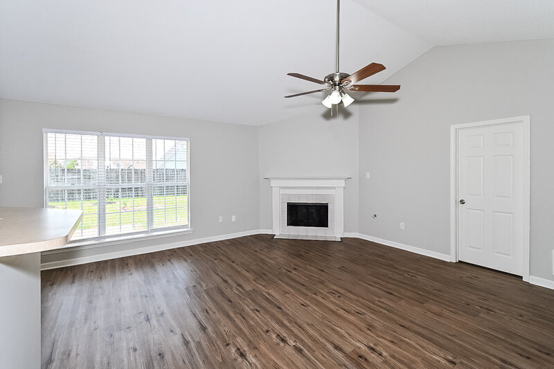 2,445/Mo, 6620 Tealwood Dr Horn Lake, MS 38637 Living Room View