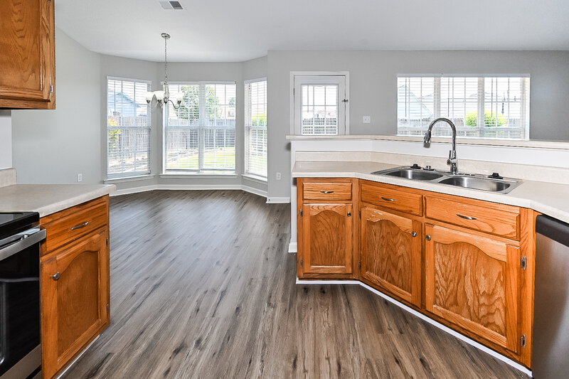 2,445/Mo, 6620 Tealwood Dr Horn Lake, MS 38637 Kitchen View