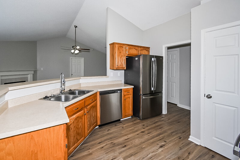 2,445/Mo, 6620 Tealwood Dr Horn Lake, MS 38637 Kitchen View 2