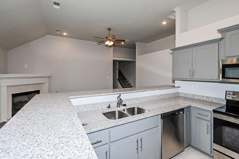 2,255/Mo, 5315 Holly Ridge Dr Horn Lake, MS 38637 Kitchen View 2