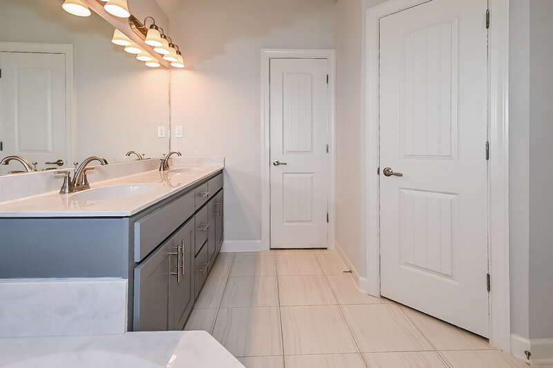 2,255/Mo, 5315 Holly Ridge Dr Horn Lake, MS 38637 Main Bathroom View 2