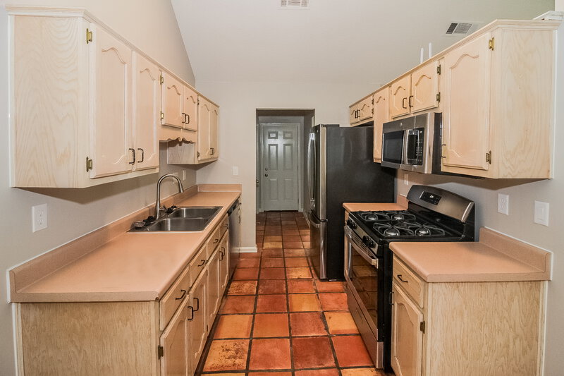 2,620/Mo, 7922 Macon Rd Cordova, TN 38018 Kitchen View