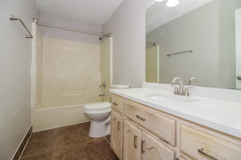 2,620/Mo, 7922 Macon Rd Cordova, TN 38018 Bathroom View